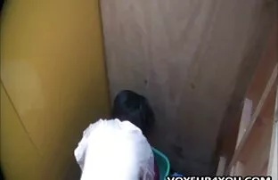 XXX Armenia salespeople menyedot ngetot ibu gendut di pasar di bawah meja.