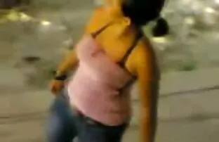 XXX Gadis bokep tante gemuk barat cantik Portugal memberikan blowjob ke video publik