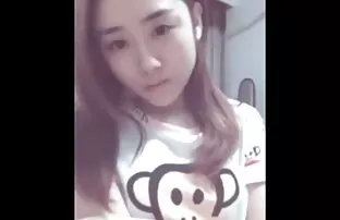 XXX Si rambut merah mengambil lem dari suaminya, kemudian kembali ke tante gendut di entot vagina sementara dia pergi.