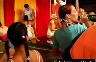 XXX Pijat Rusia membawanya untuk masturbasi. bokep barat tante gendut