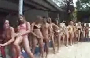 XXX Seorang Wanita Selingkuh Dengan Banyak Pria Di Depan Kamera tante gendut porn tersembunyi.