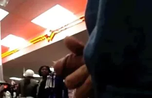 XXX Gadis Rusia bersinar di sebuah toko ngetot ibu gendut di bawah kamera tersembunyi.