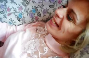 XXX Sebuah video xxx tante gemuk merah besar untuk pelanggan blowjob di sauna.