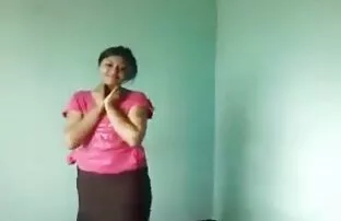 XXX Rusia memberimu blowjob untuk suaminya, video xxx gendut kekasihnya, pada saat yang sama.