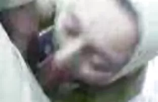 XXX Pria wanita video mesum wanita gendut Rusia dengan kamera tersembunyi.