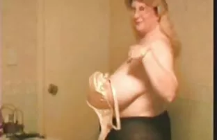 XXX Si pemabuk, ibu punya hubungan sedarah dengan putrinya setelah striptis. wanita gendut porn